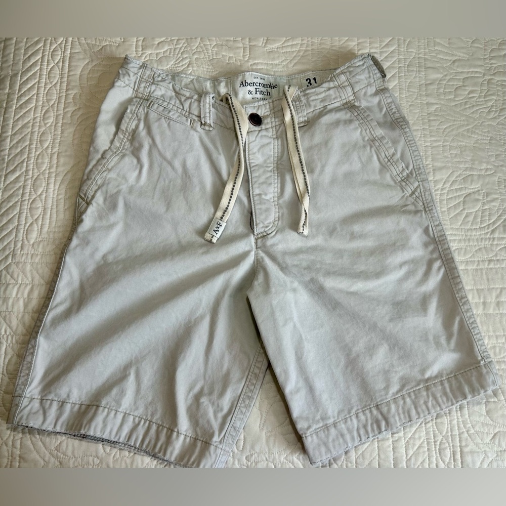 Abercrombie & Fitch Shorts Men’s Size 31 Beige Casual Flat Front Chino